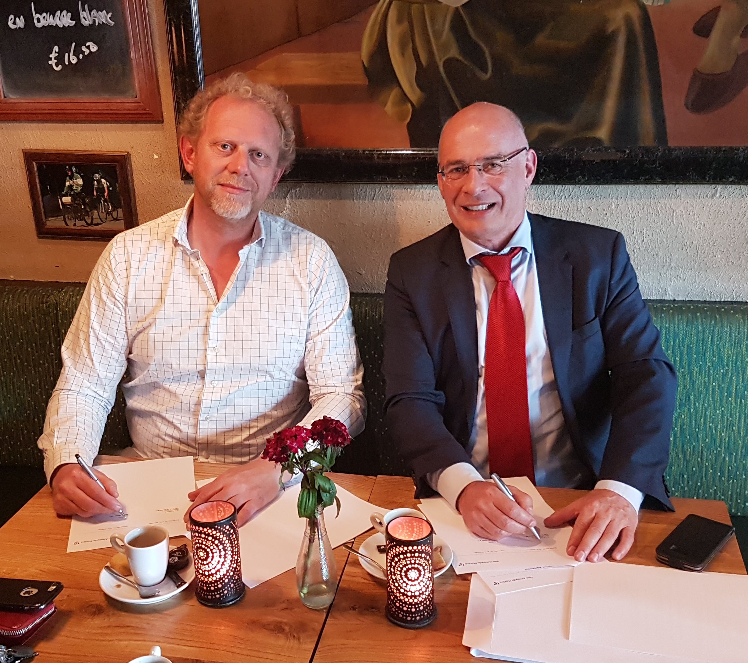 Contract signing_compressed