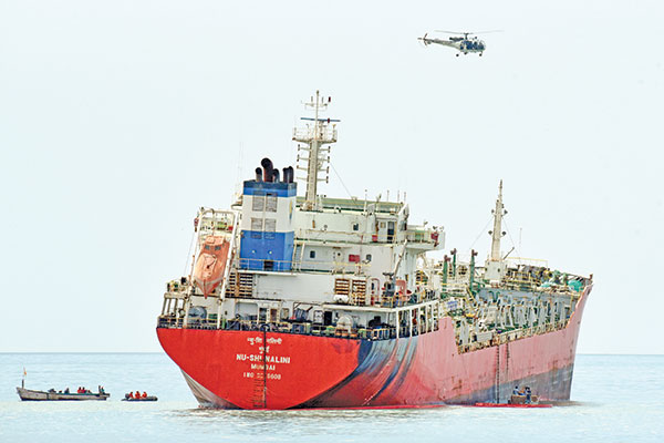 big_153027_NAPTHA-VESSEL-NU-SHI-NALINI-MARVEL-DONA-PAULA-ON-30-OCTOBER-2019-SAGUN-GAWADE—21-